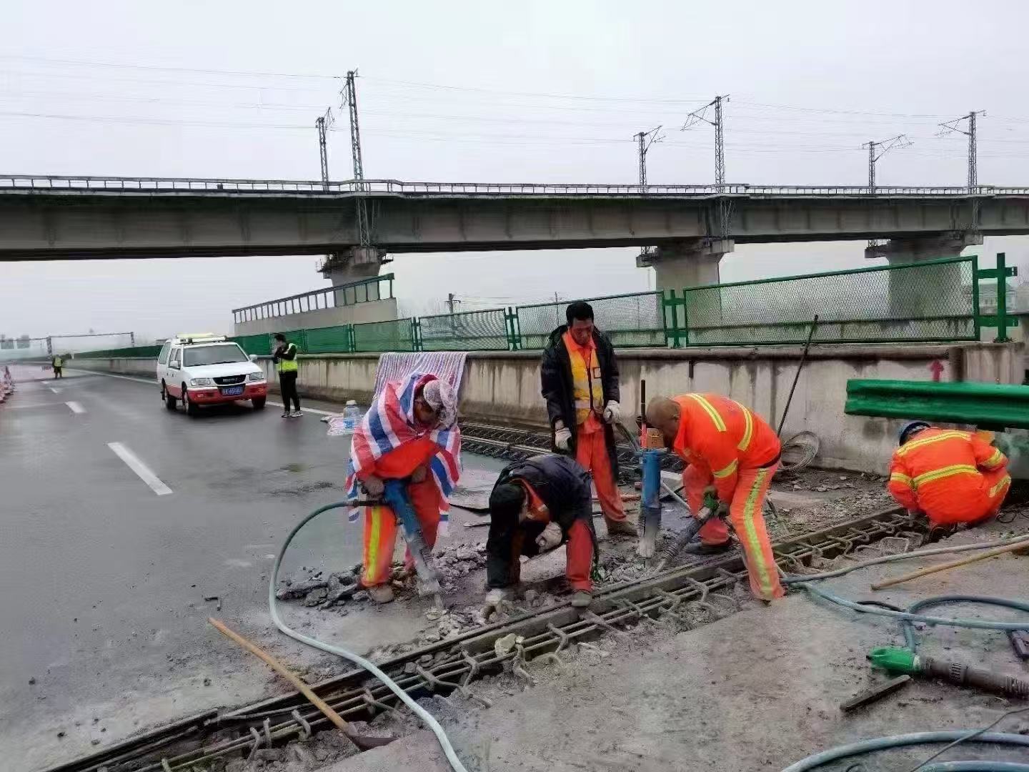 友谊桥梁伸缩缝抢修料
